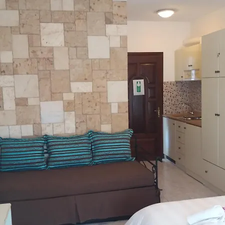 Pansion Irini Apartament *